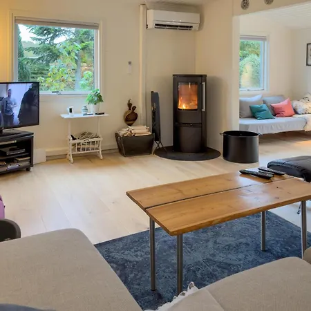 3 Bedroom Cozy In Feriehus Grenå