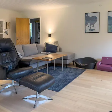 3 Bedroom Cozy In Feriehus *