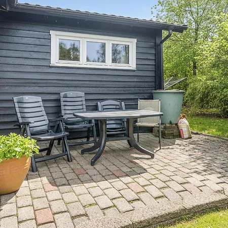 3 Bedroom Cozy In Feriehus Grenå